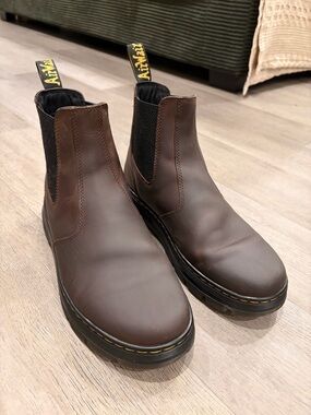 SOLD: Dr. Martens Men’s Chukka Boots in Dark Brown with Black Elastic
